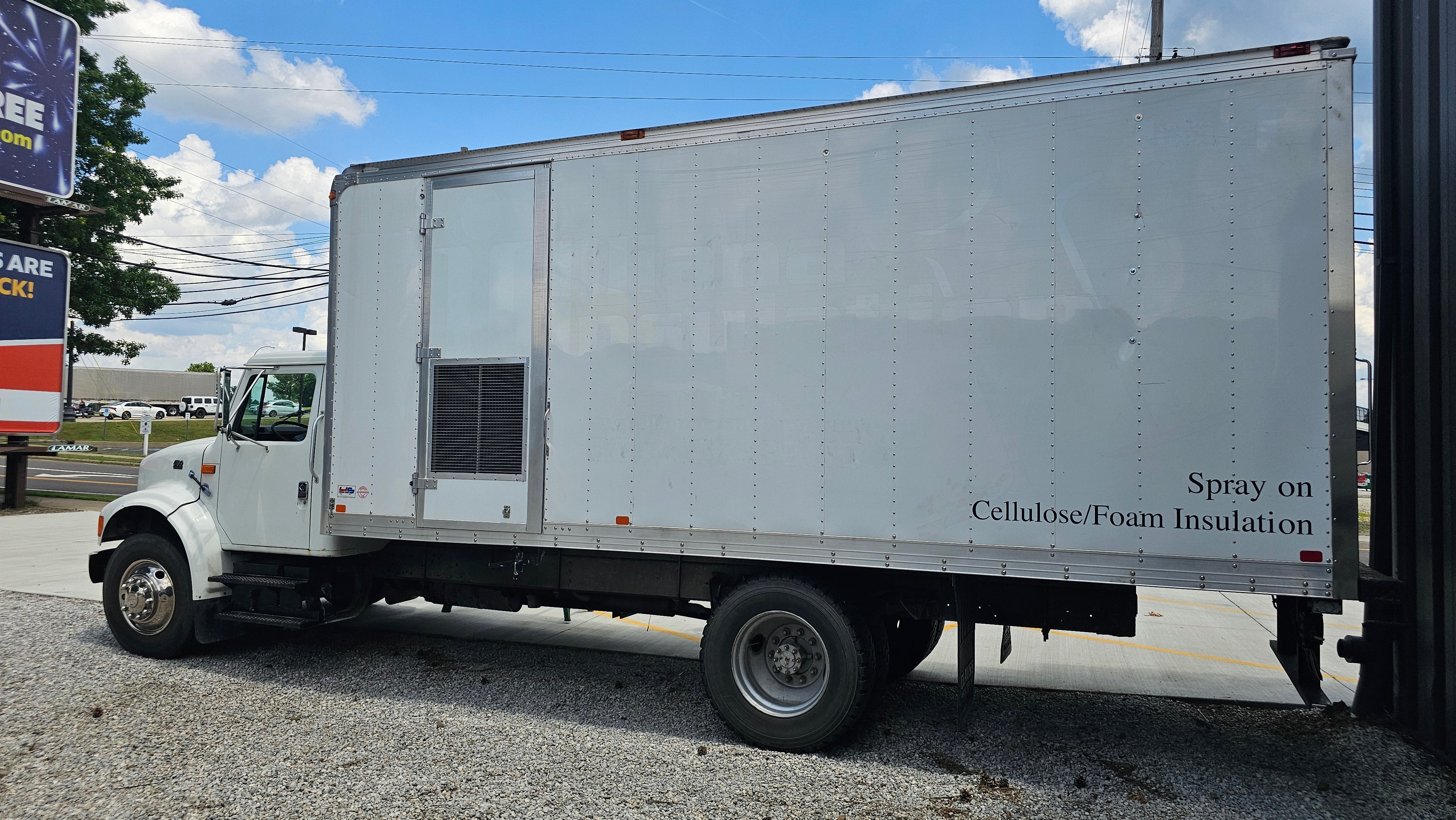 INTERNATIONAL 4700 SERIES BOX TRUCK