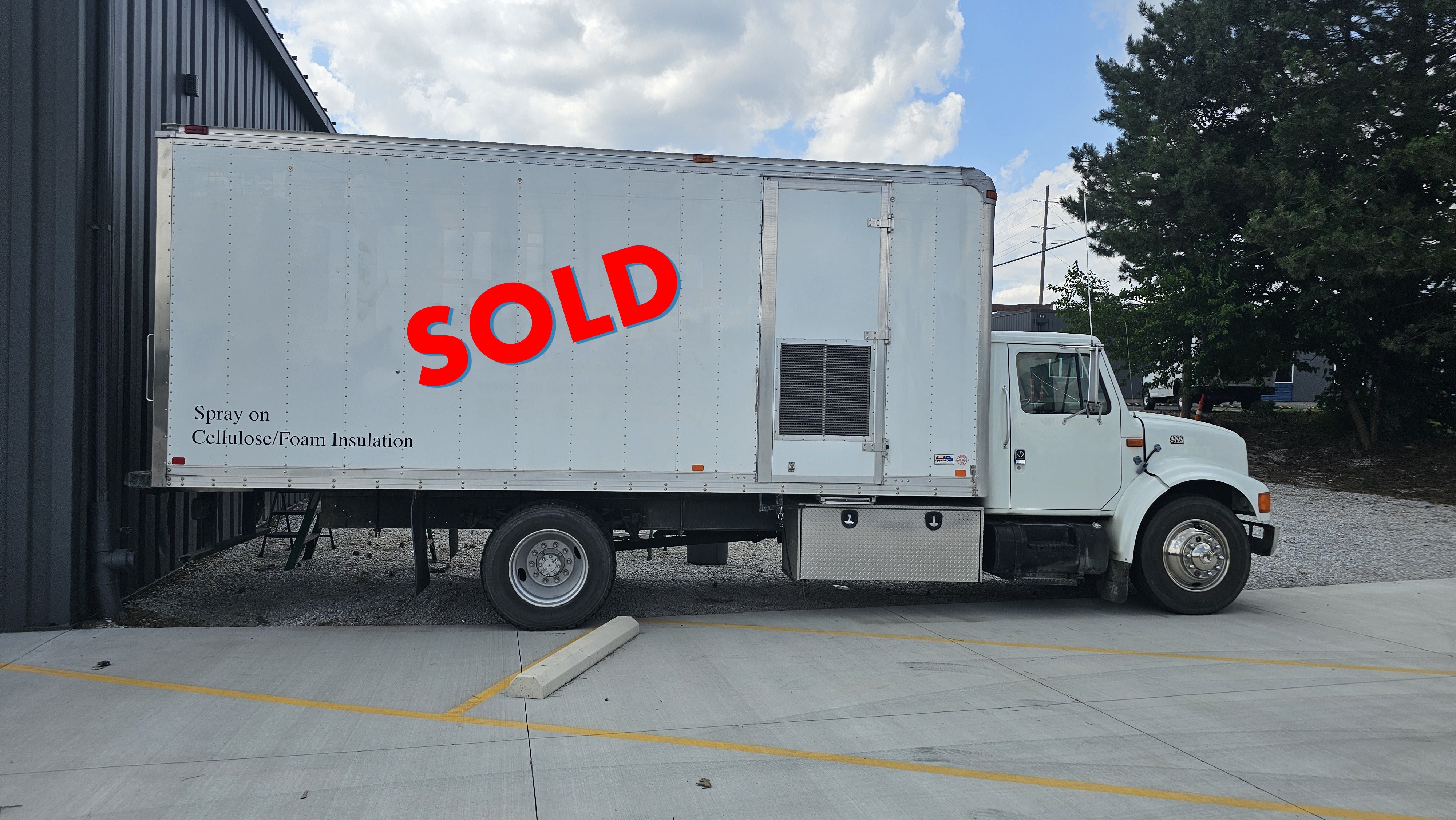 INTERNATIONAL 4700 SERIES BOX TRUCK
