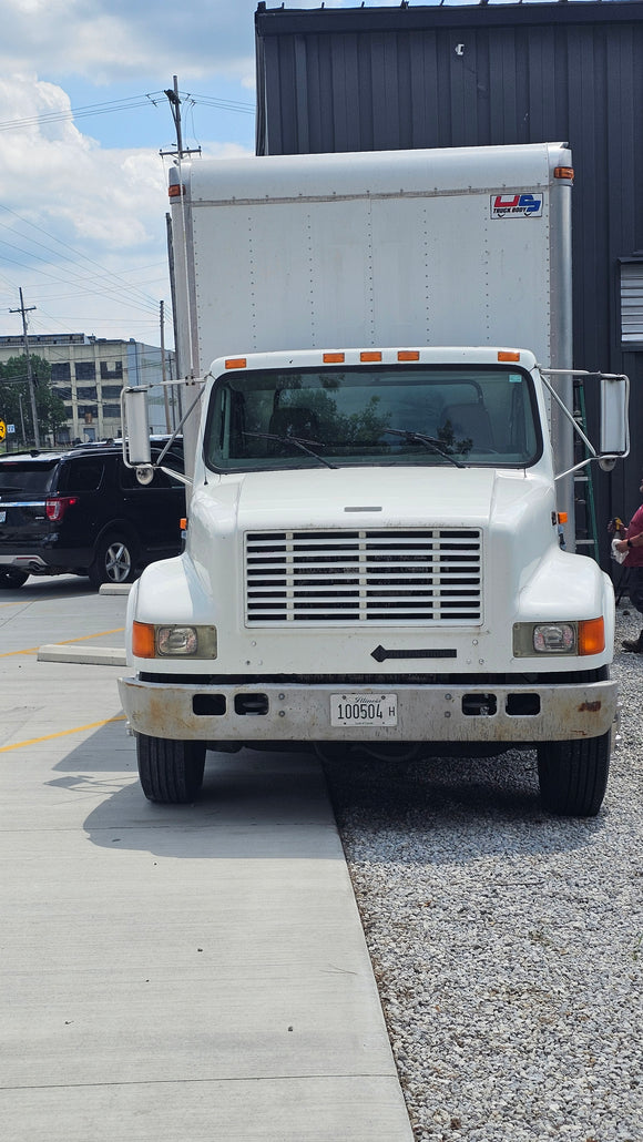 INTERNATIONAL 4700 SERIES BOX TRUCK
