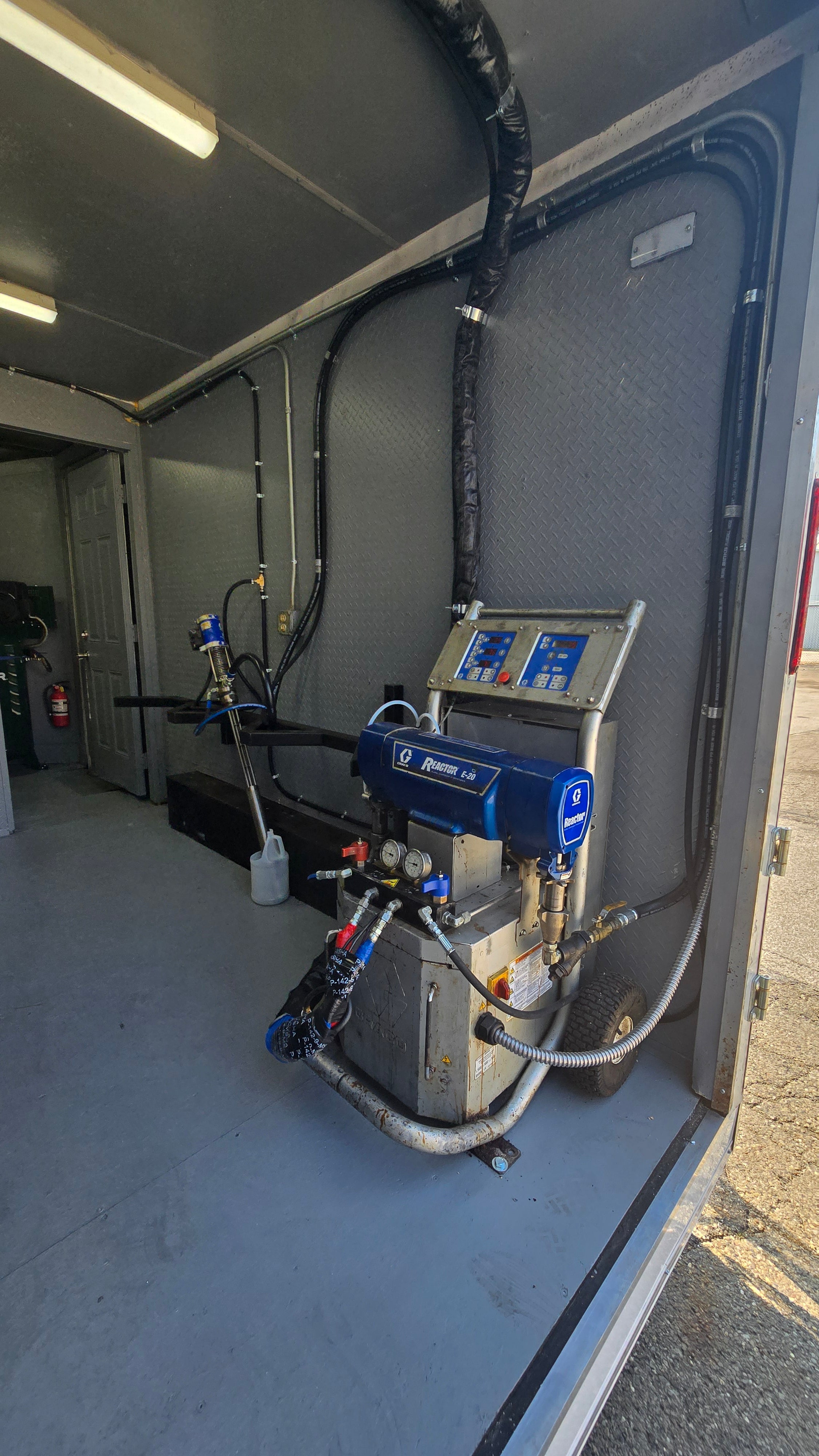 16' RIG WITH GRACO E-20 REACTOR.