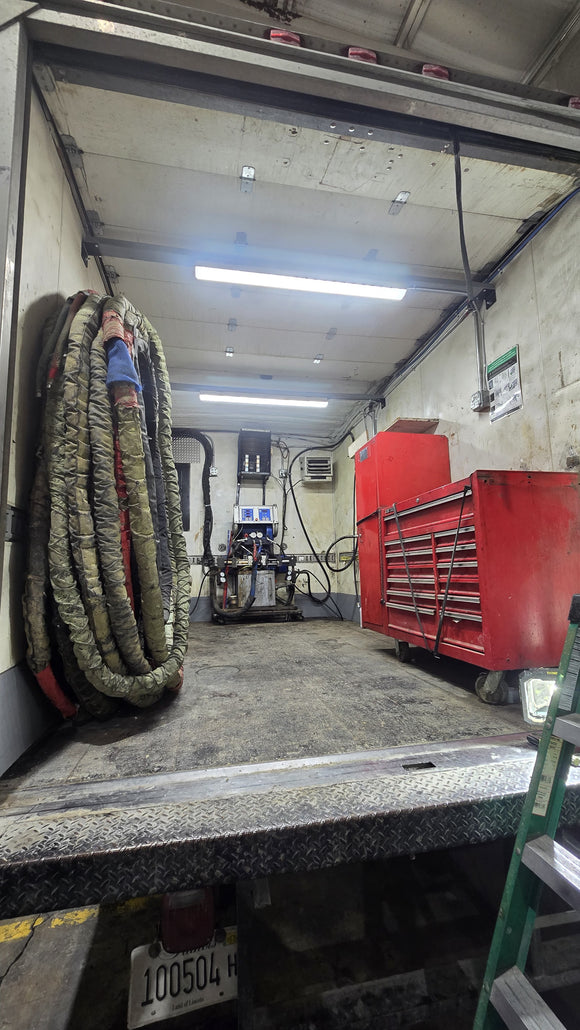 INTERNATIONAL 4700 SERIES BOX TRUCK